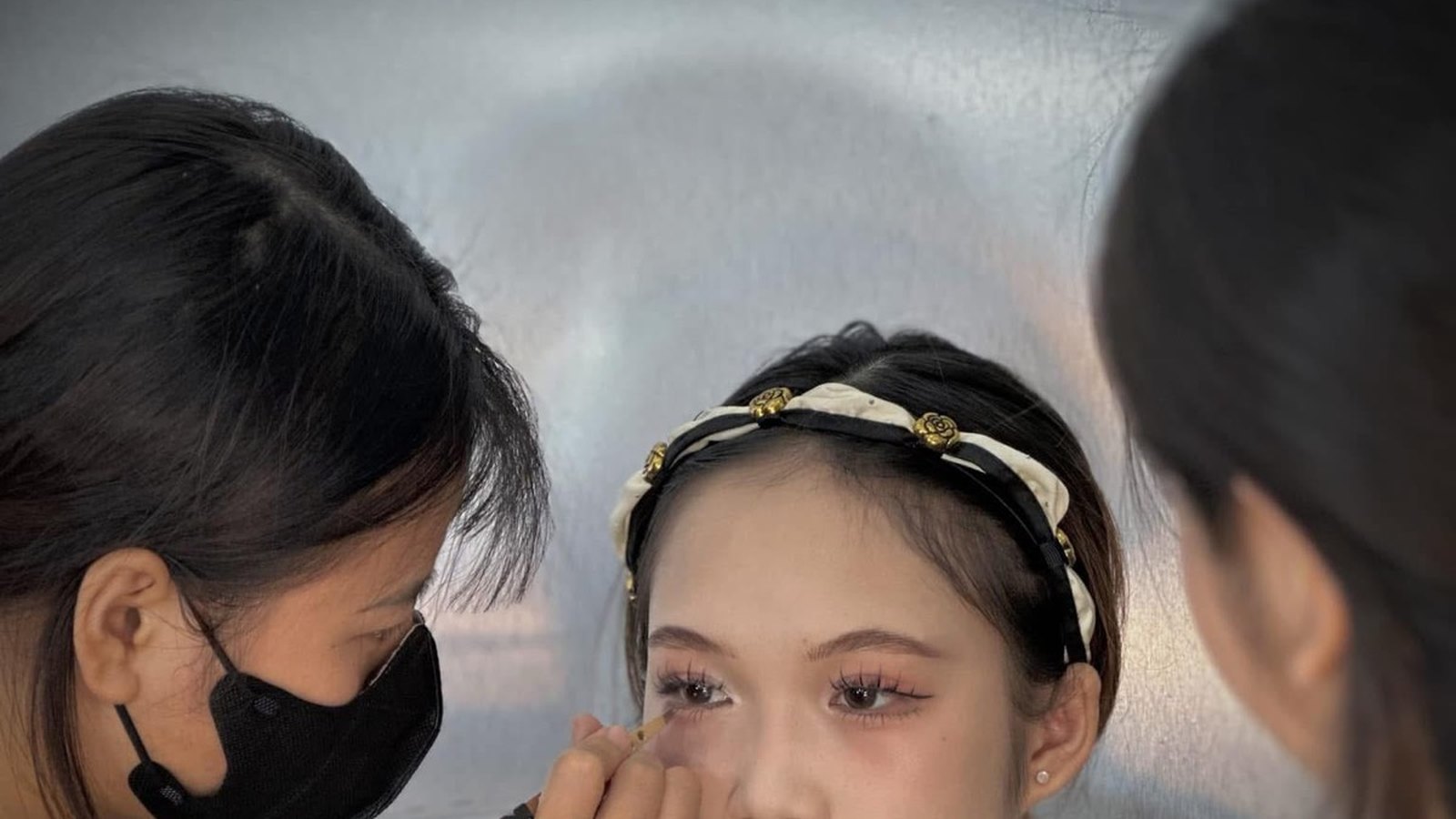 Ba đến năm phút chờ sau skincare quyết định lớp nền có mốc hay không