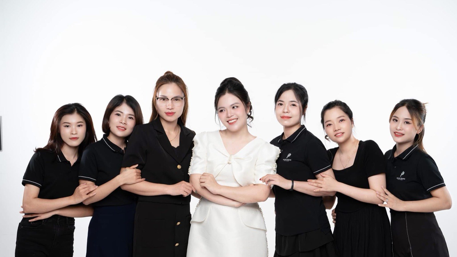 Người mới chỉ cần vài cây cọ, mua bộ vài chục cây là lãng phí