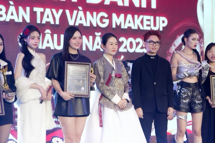 Bàn Tay Vàng Makeup Châu Á — ảnh 3
