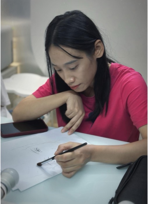 Học viên luyện vẽ chân dung