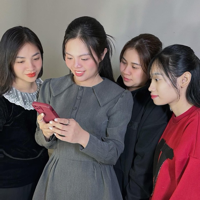 Học viên trao đổi sau giờ học