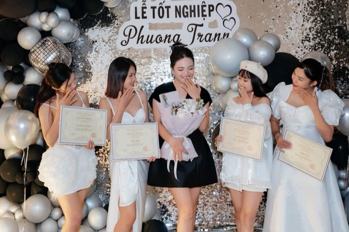 Khoảnh khắc vui của học viên tốt nghiệp