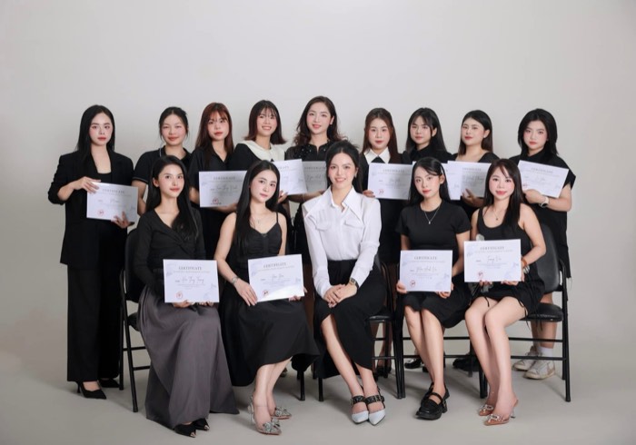 Toàn khoá học viên nhận chứng nhận