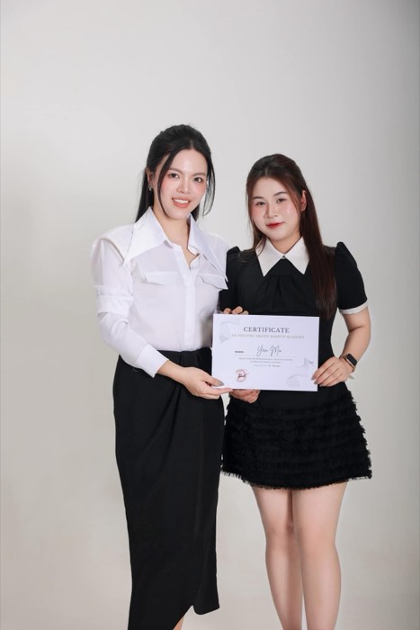 Khoảnh khắc nhận chứng nhận