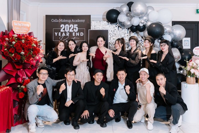 Toàn bộ ê-kíp và khách mời