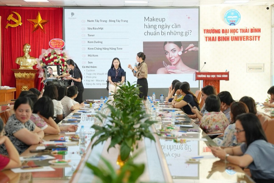 Lớp học tại CELLA MAKEUP ACADEMY